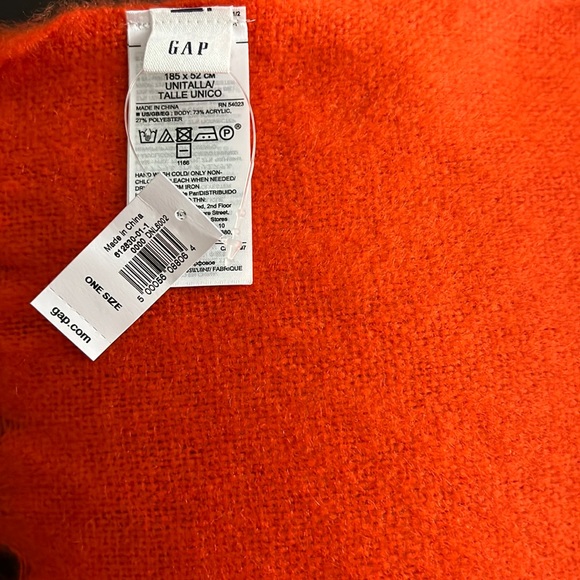 🆕GAP Red Tulip Fringe Scarf - Size 21”W x 72”L - Picture 3 of 4